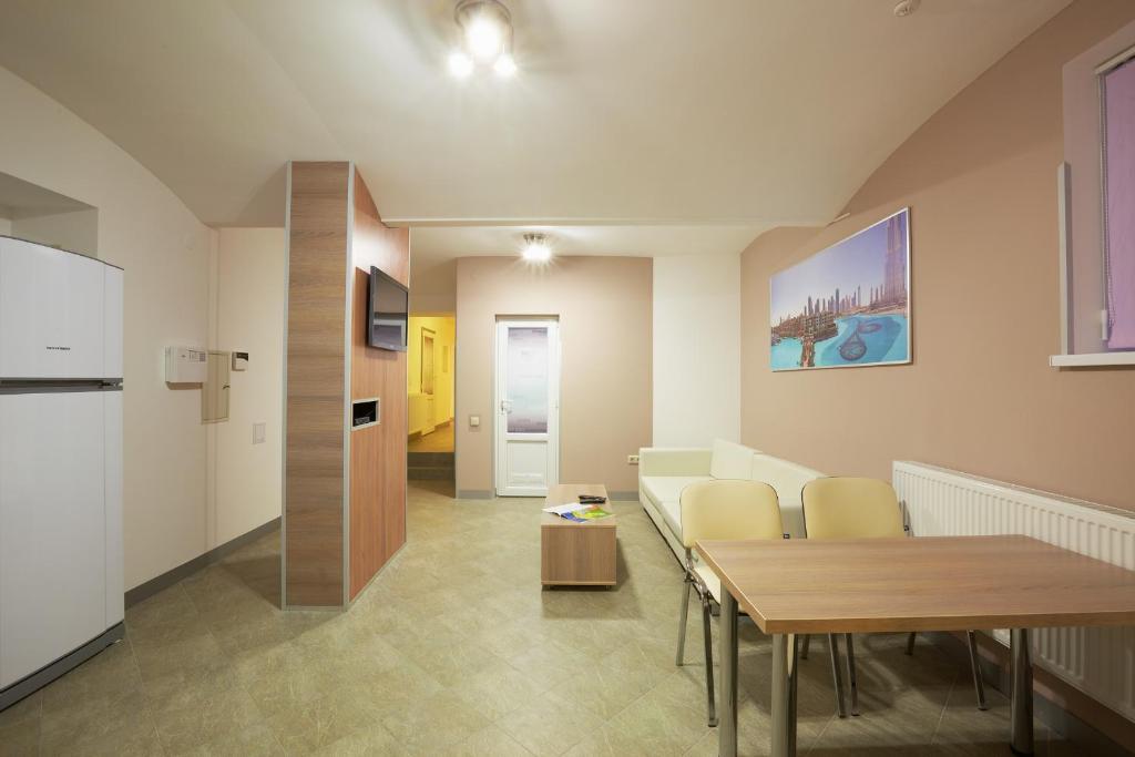Apart Comfort Plus Hostel Lviv Exterior photo